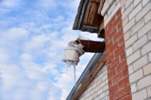 Effective Ways to Safely Thaw Frozen Pipes in Bloomington