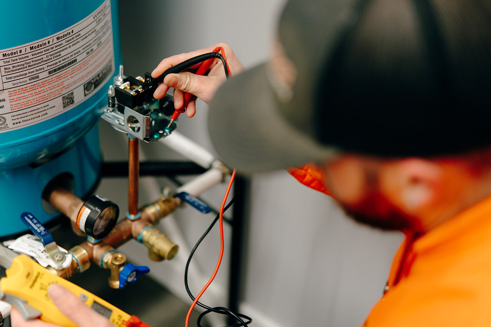 ummers Plumbing technician testing well pressure switch and pressure tank during a residential well inspection
