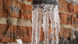 how to prevent frozen pipes in basement