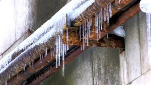 how to prevent frozen water pipes